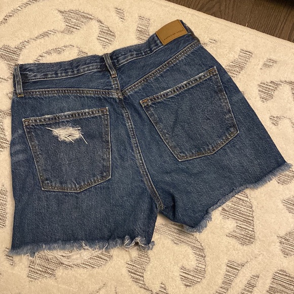 American Eagle 90’s Boyfriend Distressed Shorts - Picture 11 of 16